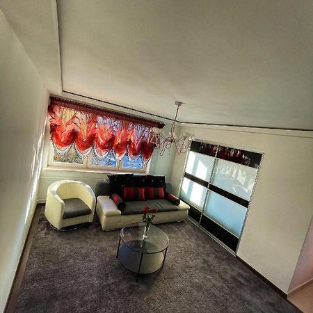 Luxury Red Apartment By Marta Radom Esterno foto