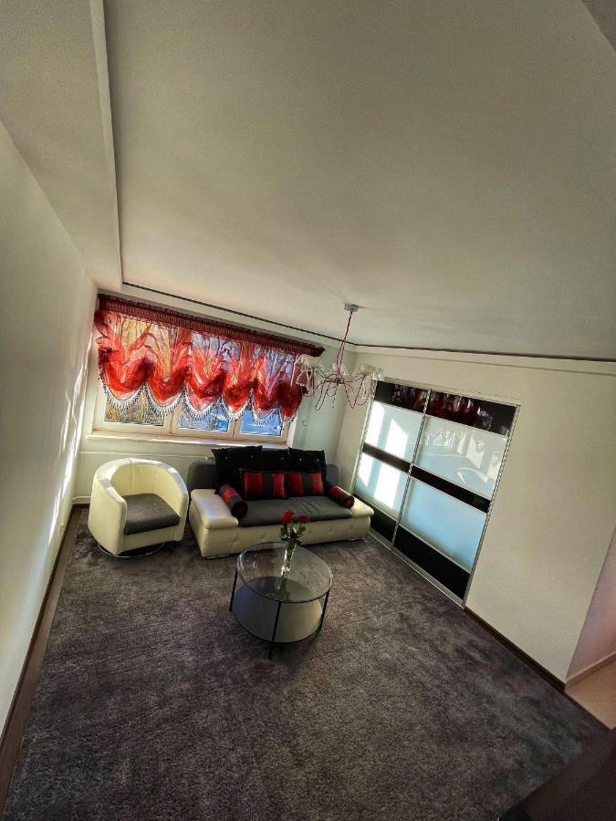 Luxury Red Apartment By Marta Radom Esterno foto