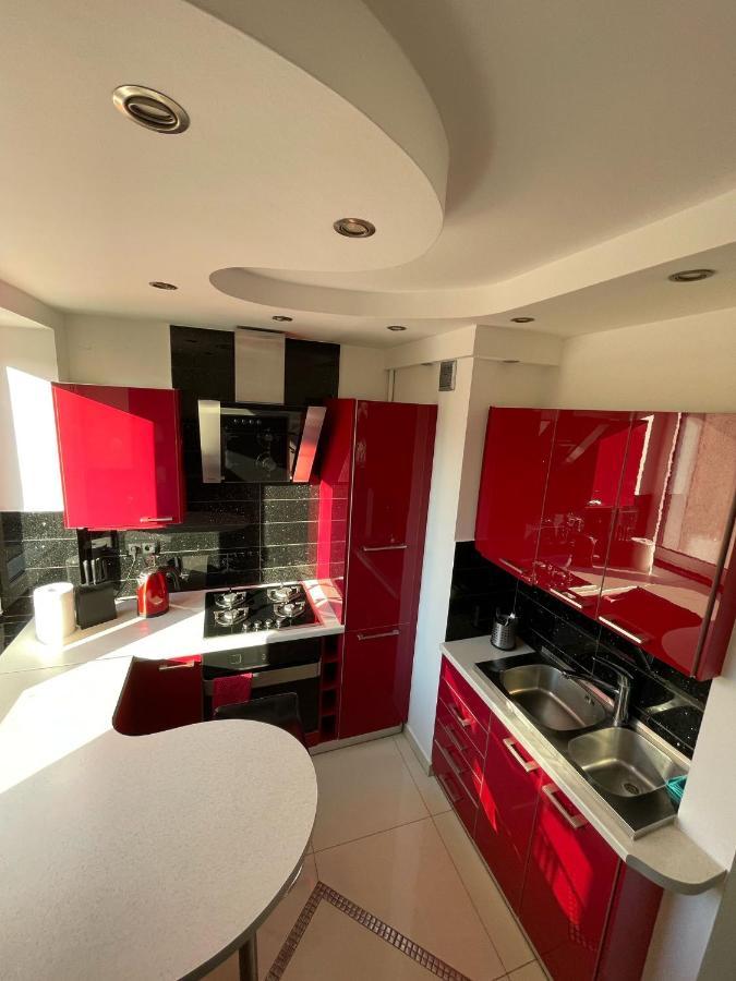 Luxury Red Apartment By Marta Radom Esterno foto
