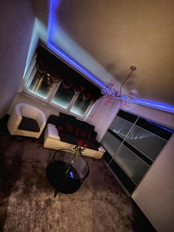 Luxury Red Apartment By Marta Radom Esterno foto
