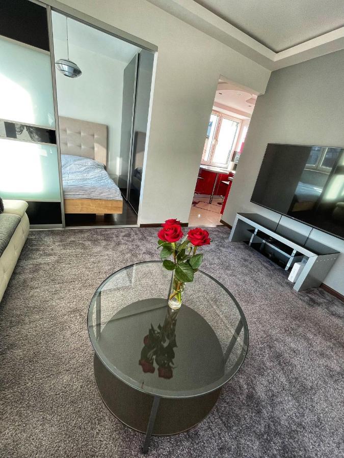 Luxury Red Apartment By Marta Radom Esterno foto