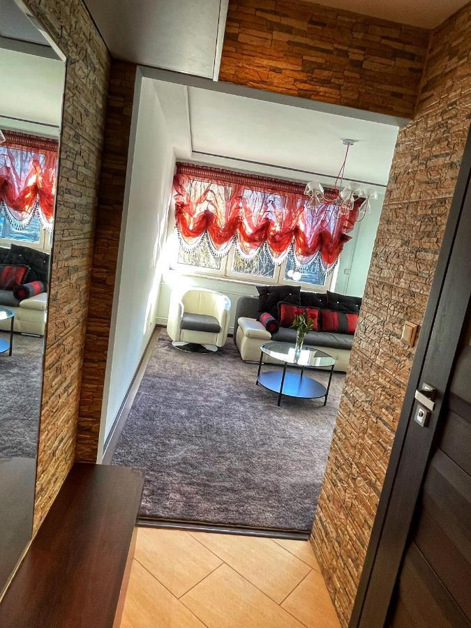 Luxury Red Apartment By Marta Radom Esterno foto